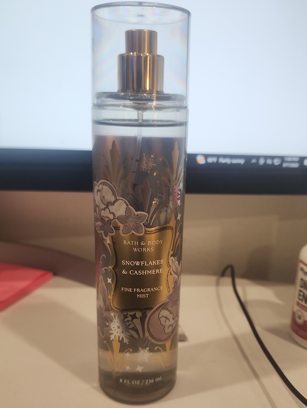 Bath & Body Works Snowflakes & Cashmere Fine Fragrance Mist
